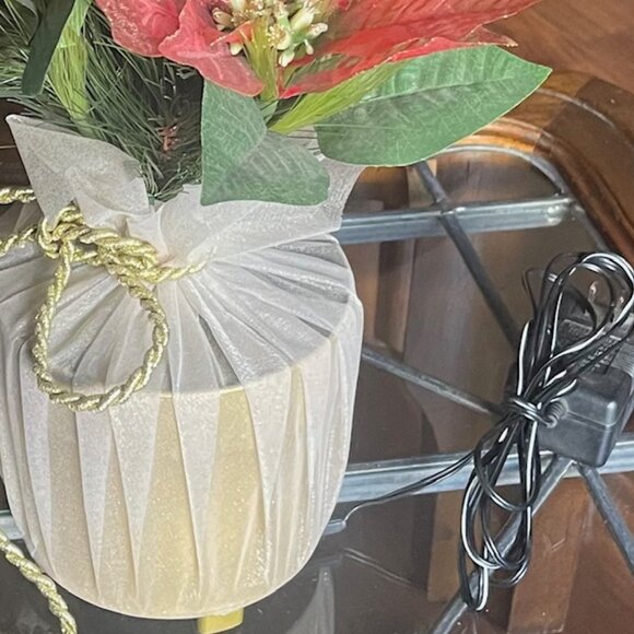 Vintage 16" Fiber-optic Artificial Poinsettia Arrangement - Holiday - Picture 8 of 8